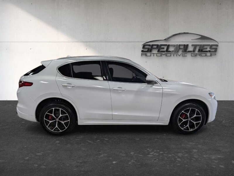 Used 2020 Alfa Romeo Stelvio Ti w/ Active Blind Spot Package AWD/4WD image 11
