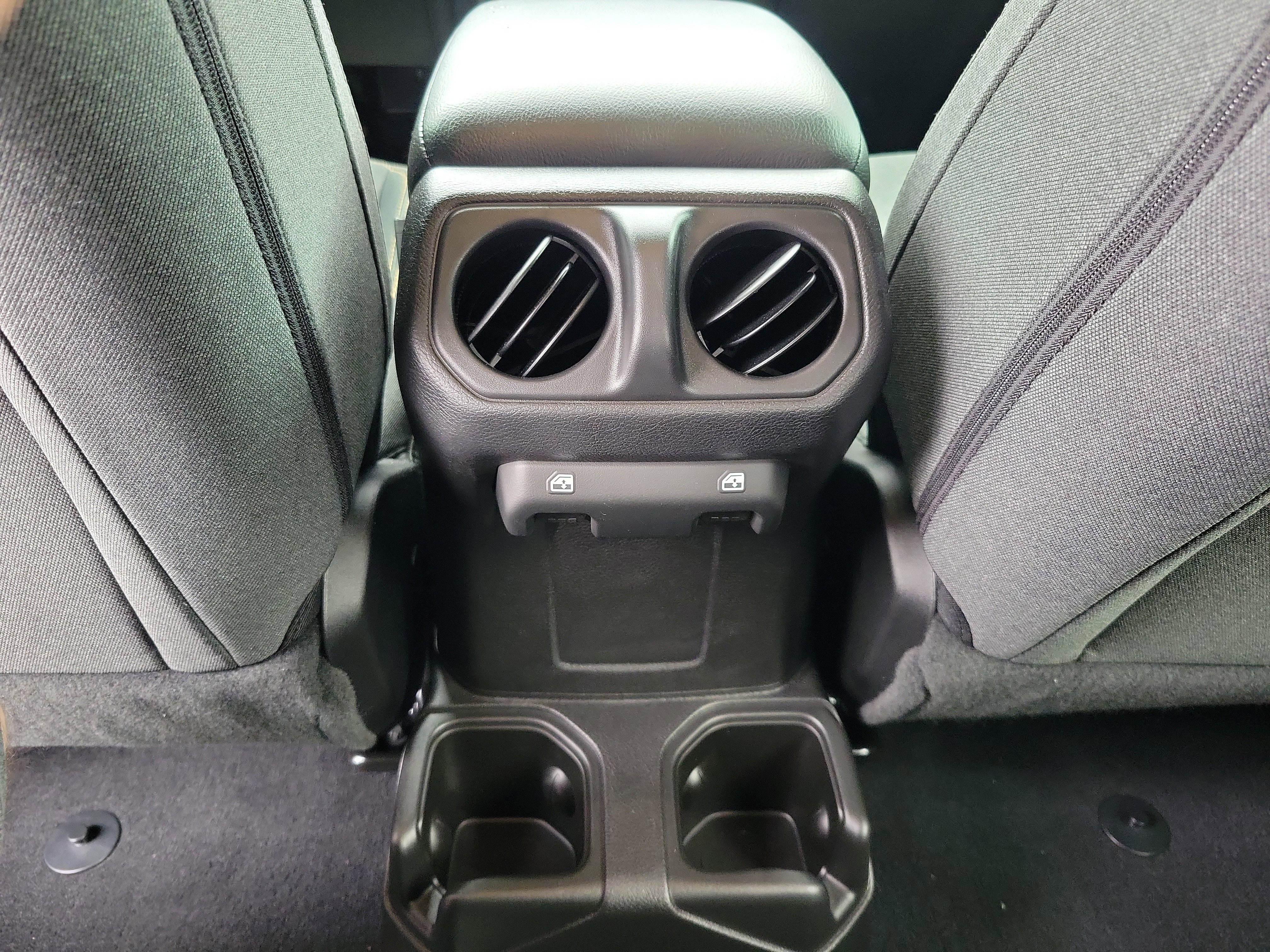 Used 2025 Jeep Wrangler Willys AWD/4WD image 9