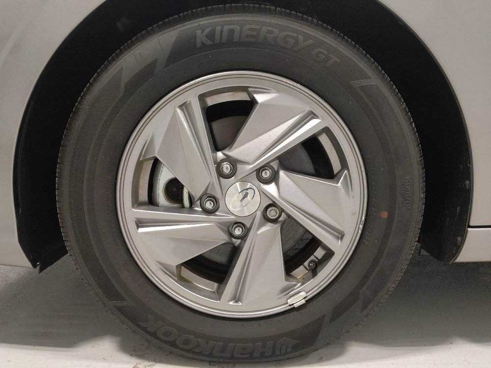 Used 2025 Hyundai Elantra SE FWD image 31