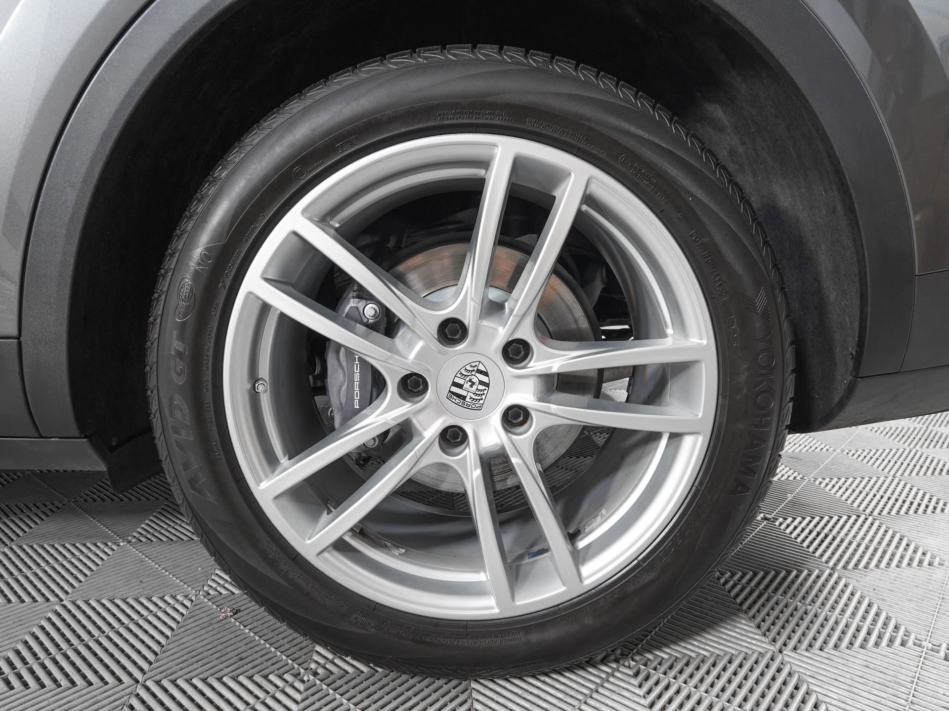 Used 2023 Porsche Cayenne image 32