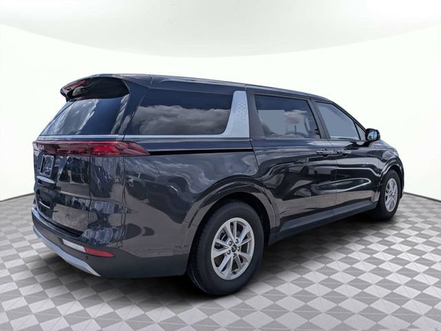 Used 2024 Kia Carnival LX FWD image 3