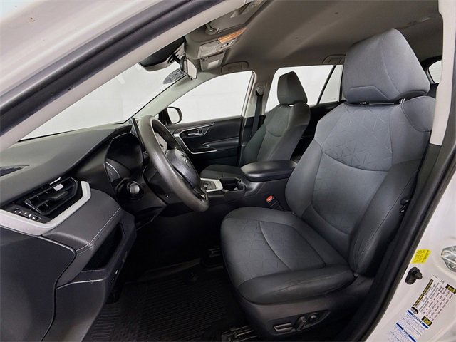 Used 2020 Toyota RAV4 XLE w/ Carpet Mat Package image 5