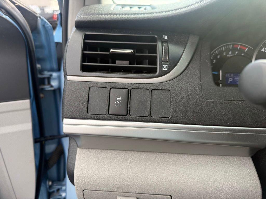 Used 2012 Toyota Camry LE image 12