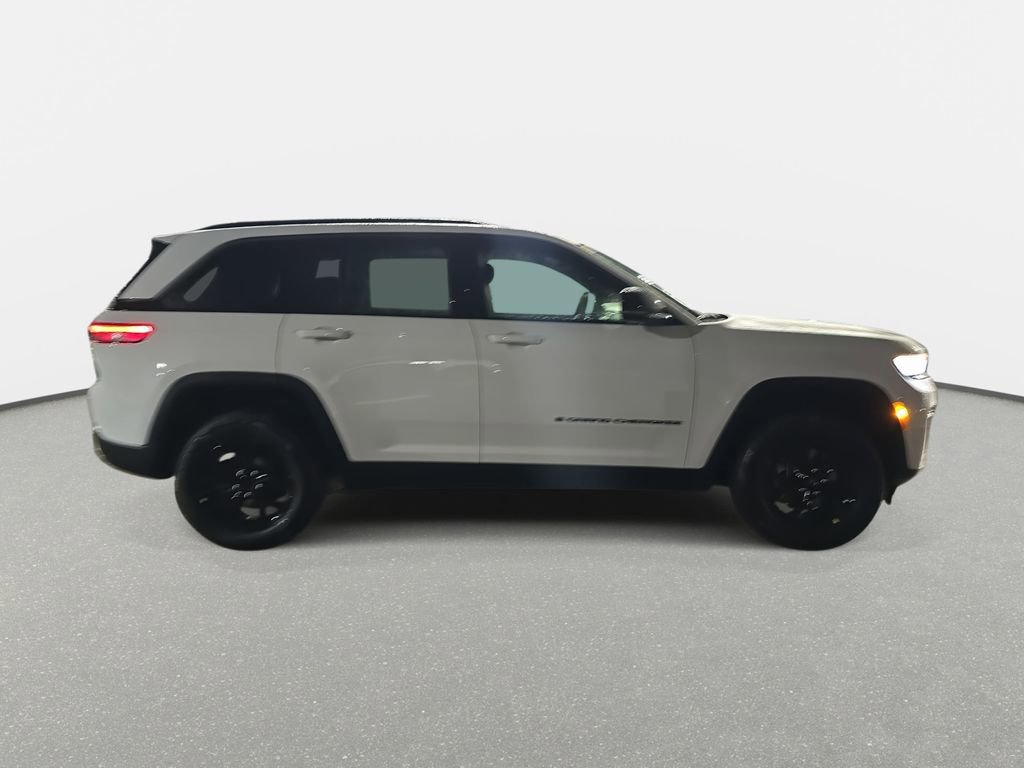 New 2026 Jeep Grand Cherokee Altitude image 4