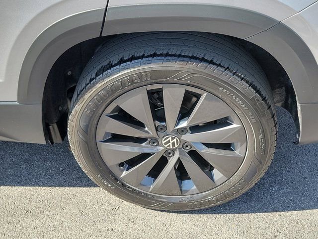 Used 2024 Volkswagen Taos S FWD image 9