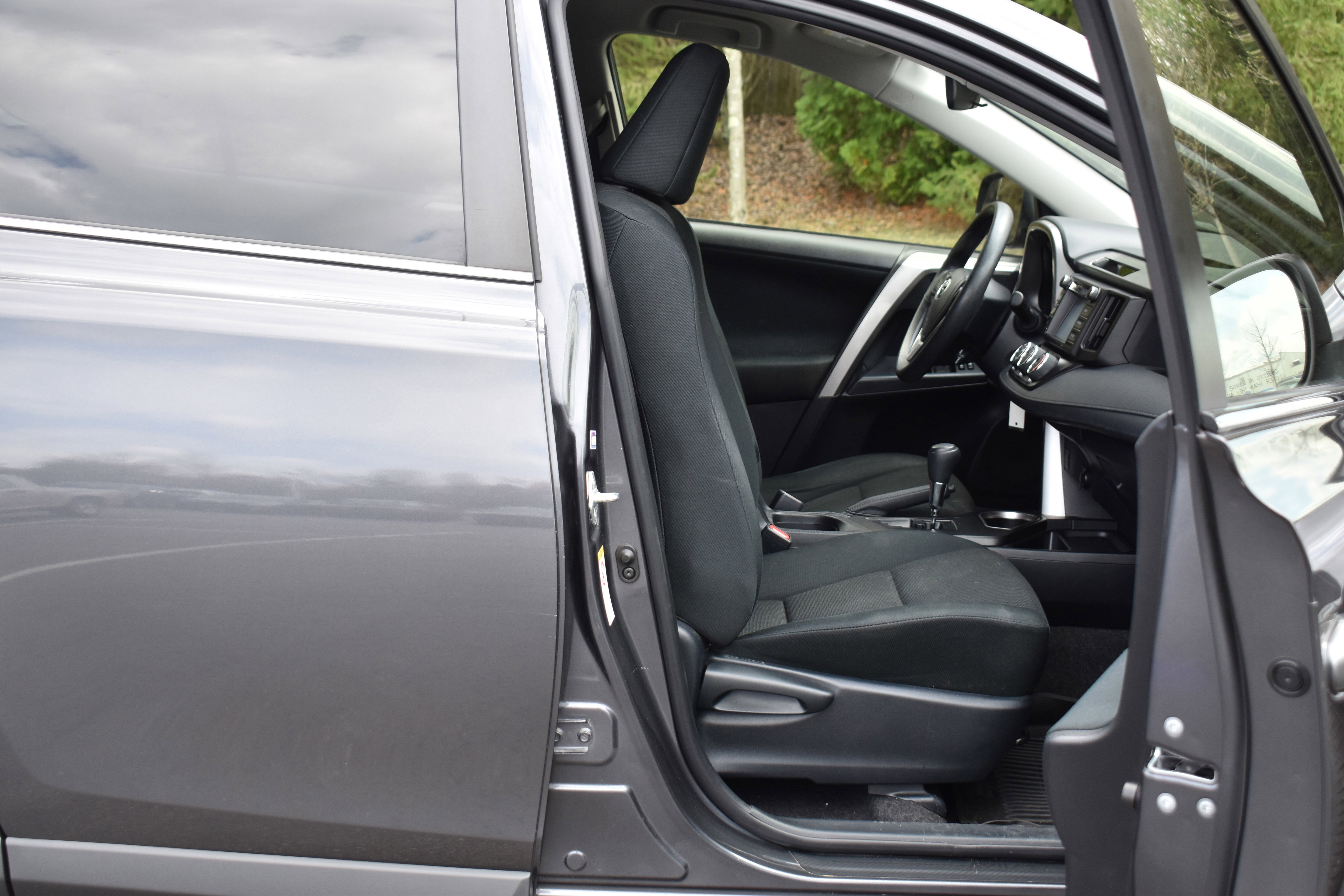 Used 2018 Toyota RAV4 LE w/ All Weather Liner Package image 25