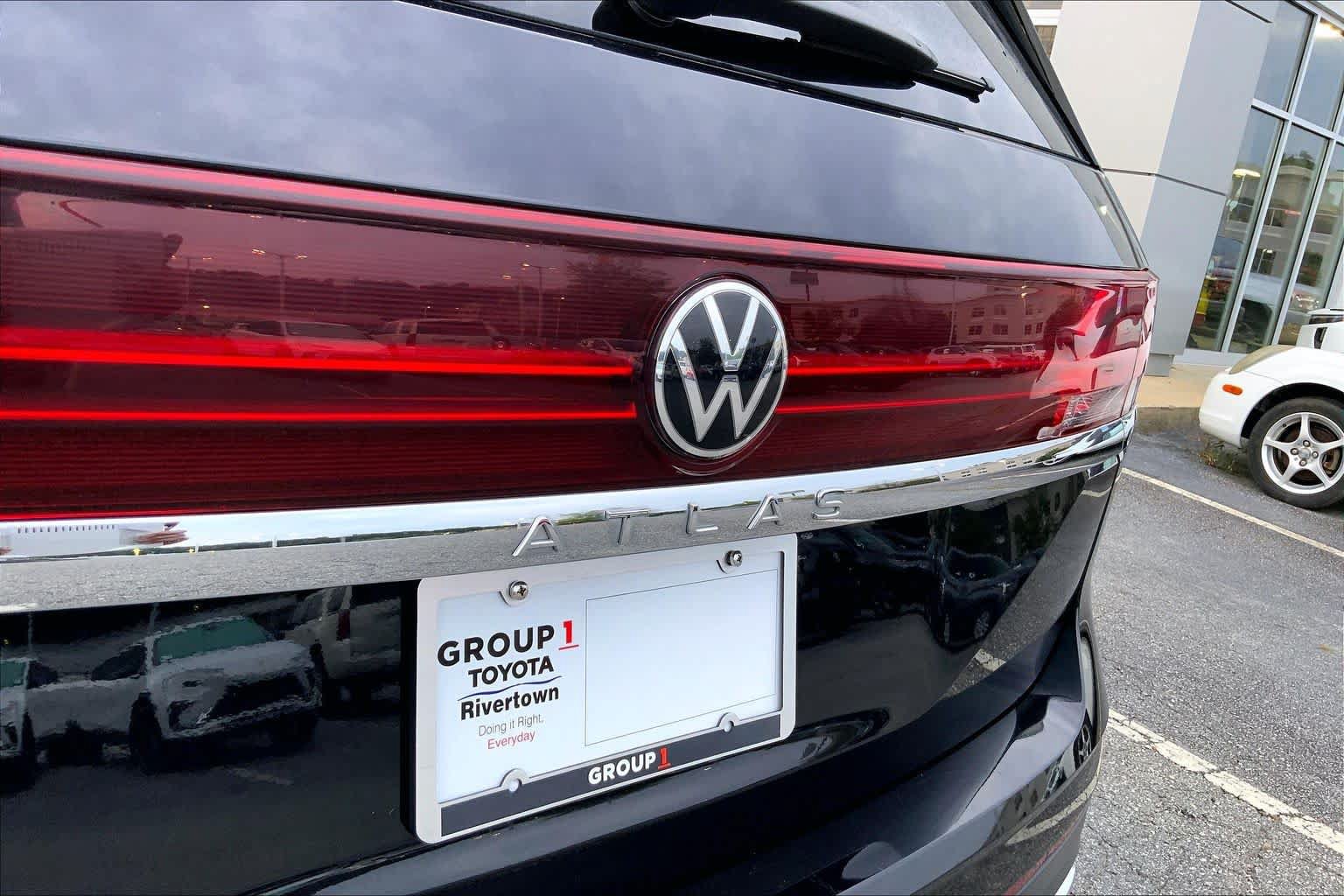Used 2025 Volkswagen Atlas SE FWD image 9