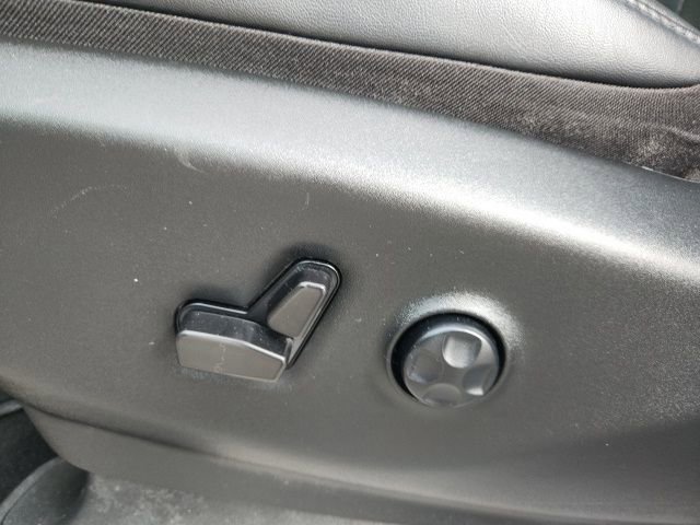 Used 2024 Chrysler Pacifica Touring-L FWD image 17