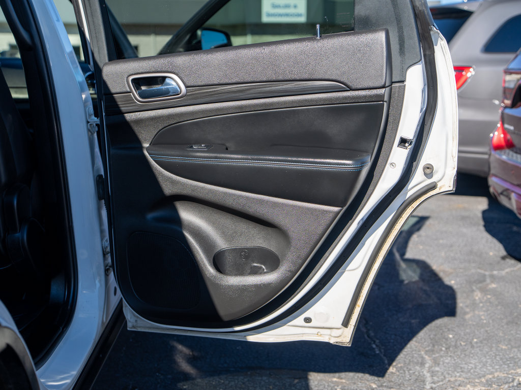 Used 2019 Jeep Grand Cherokee Laredo AWD/4WD image 12
