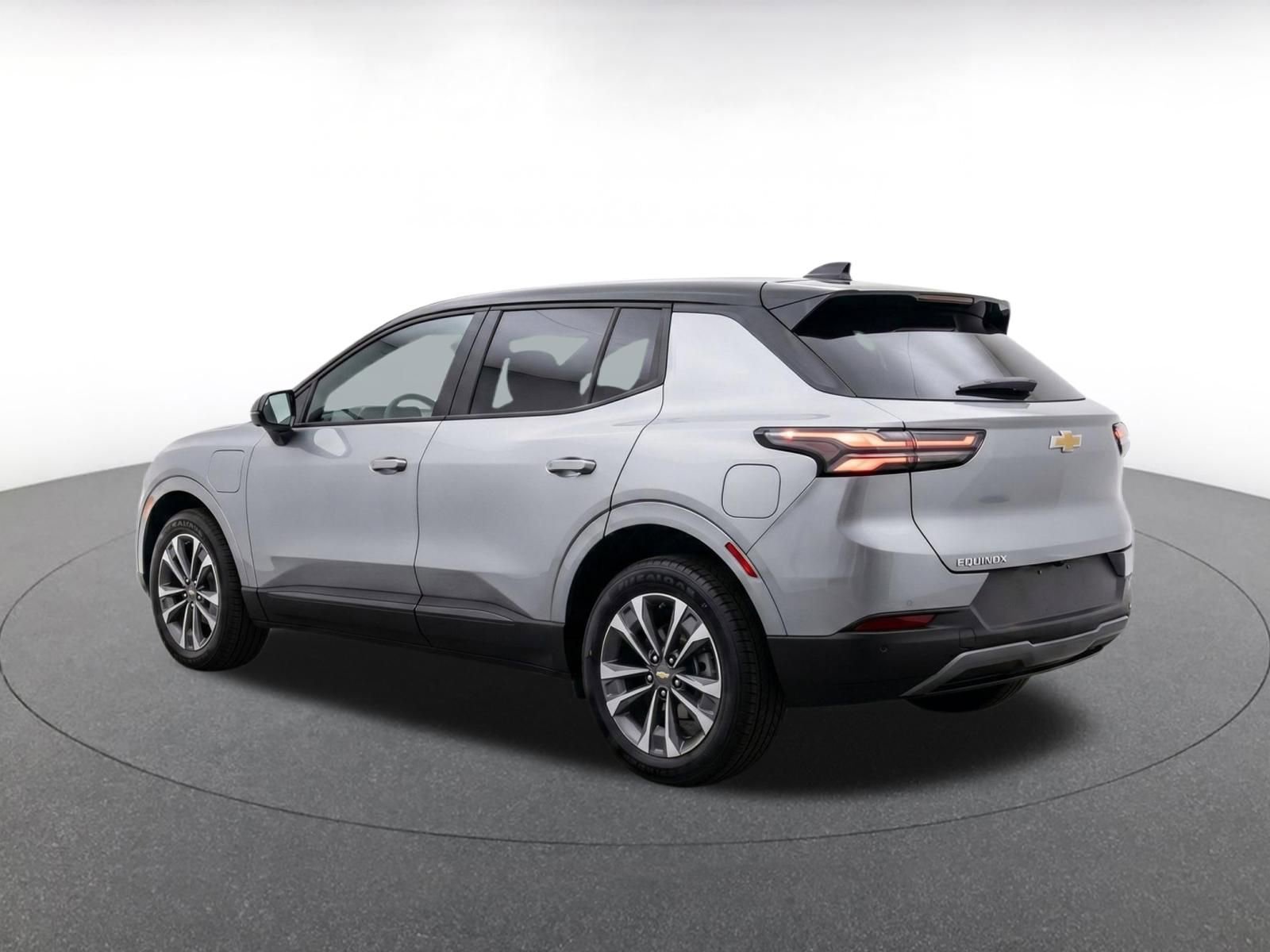 Used 2025 Chevrolet Equinox LT FWD image 6
