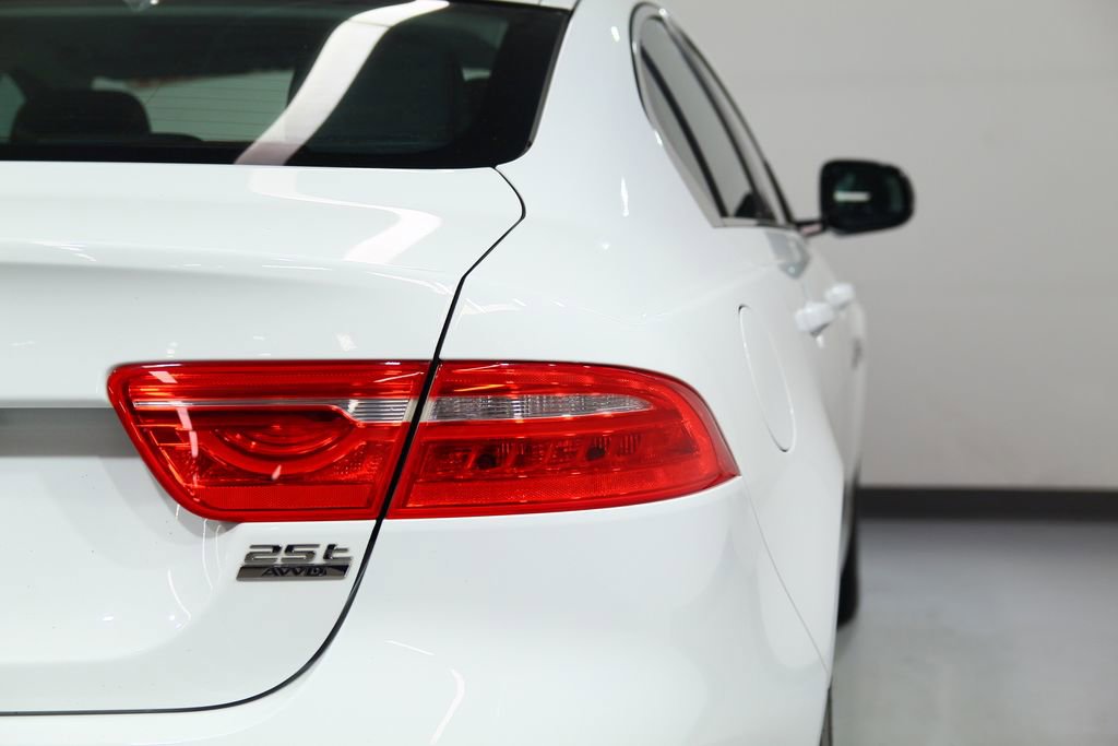 Used 2019 Jaguar XE Prestige image 14