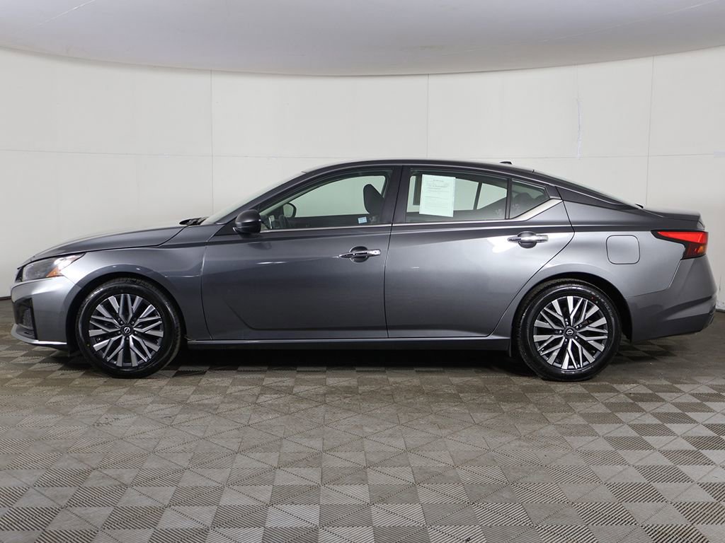 Used 2024 Nissan Altima 2.5 SV image 14