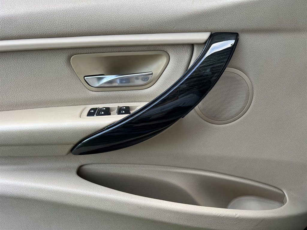 Used 2016 BMW 320i Sedan image 24