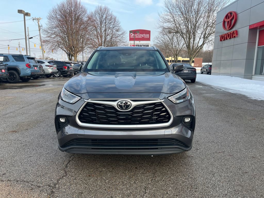 Certified 2023 Toyota Highlander XLE image 9