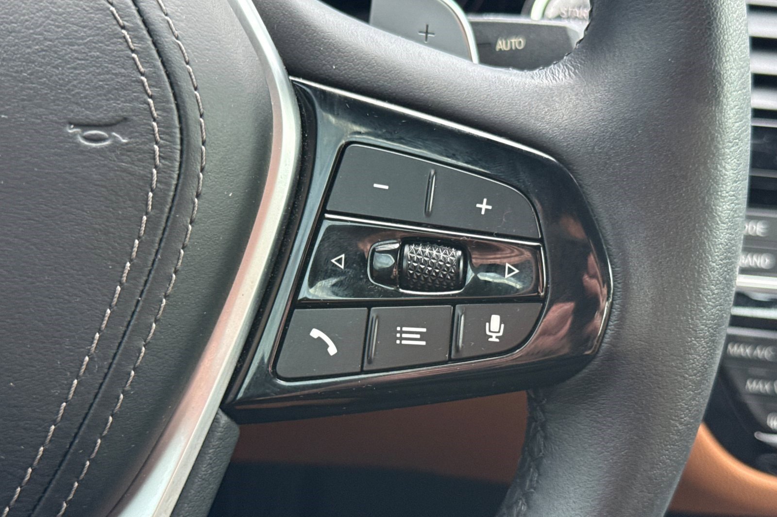 Certified 2023 BMW 540i w/ Premium Package image 30