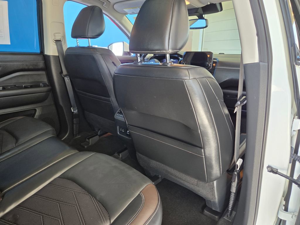 Used 2022 Nissan Pathfinder Platinum w/ Cargo Package image 27