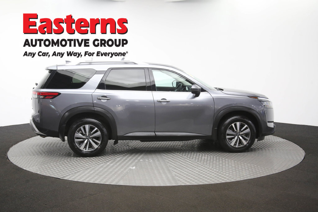 Used 2024 Nissan Pathfinder SL w/ Black Appearance Package AWD/4WD image 48