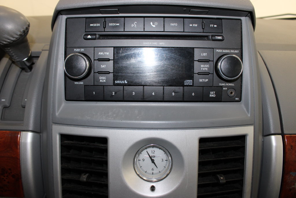 Used 2009 Chrysler Town & Country Touring FWD image 16
