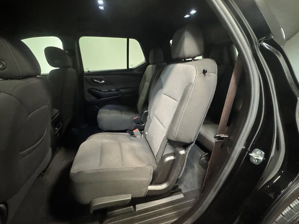 Used 2023 Chevrolet Traverse LT image 12