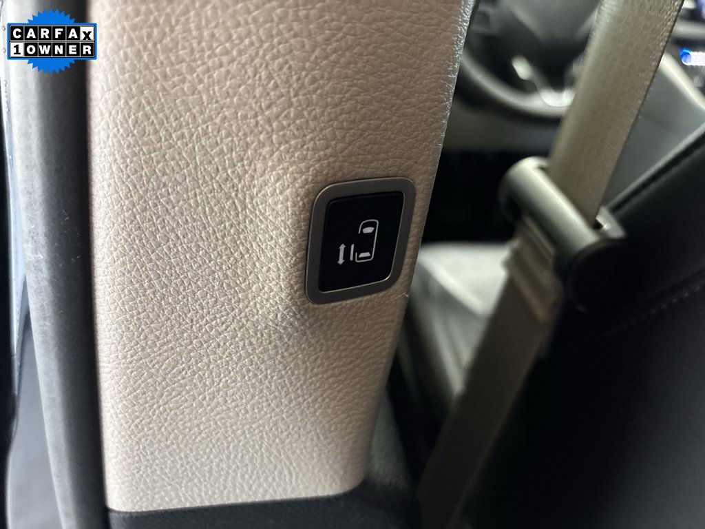 Used 2024 Chrysler Pacifica Touring-L image 3