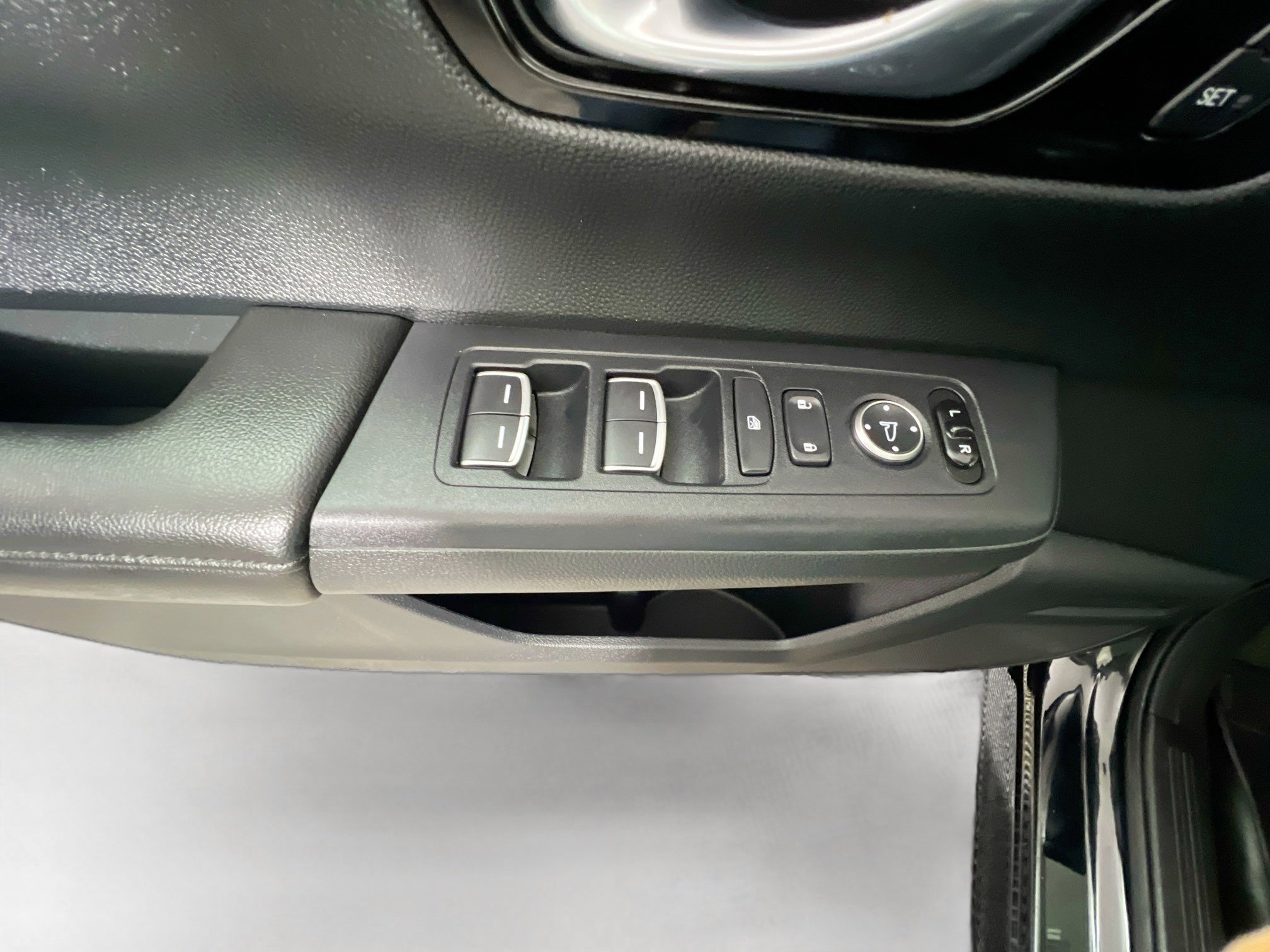 Used 2025 Honda CR-V EX-L image 18