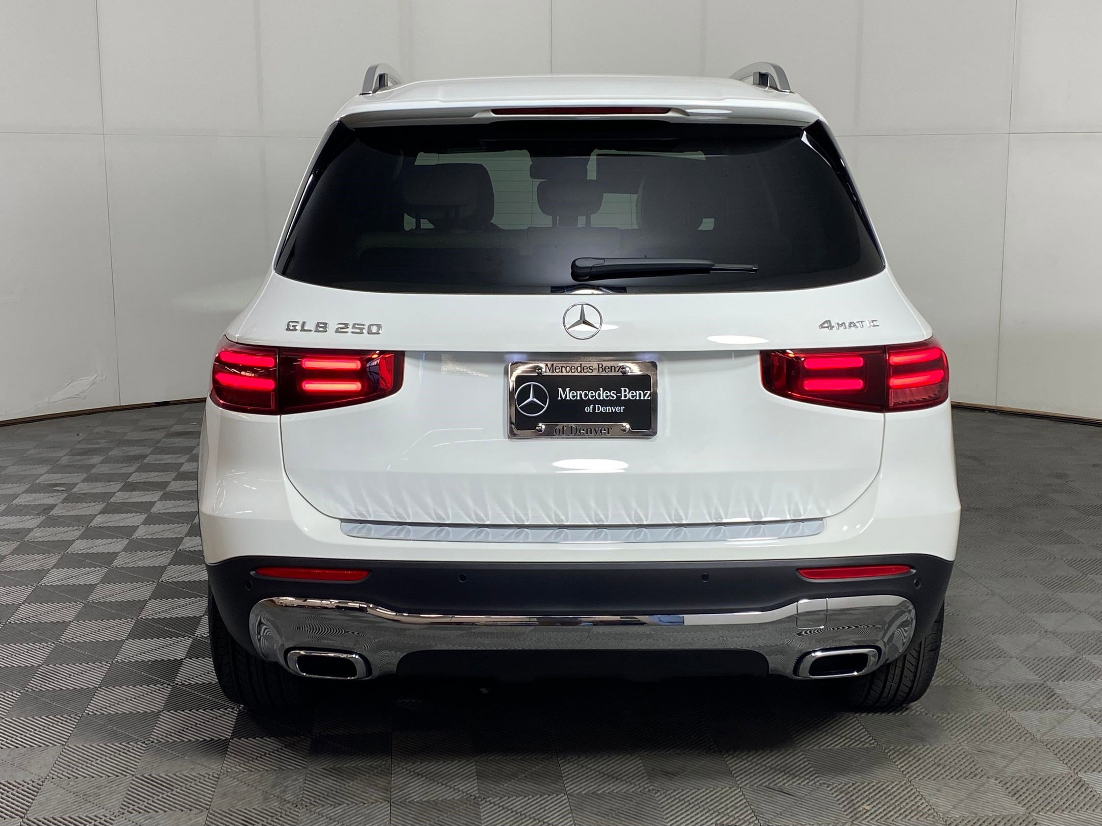 New 2025 Mercedes-Benz GLB 250 4MATIC image 9