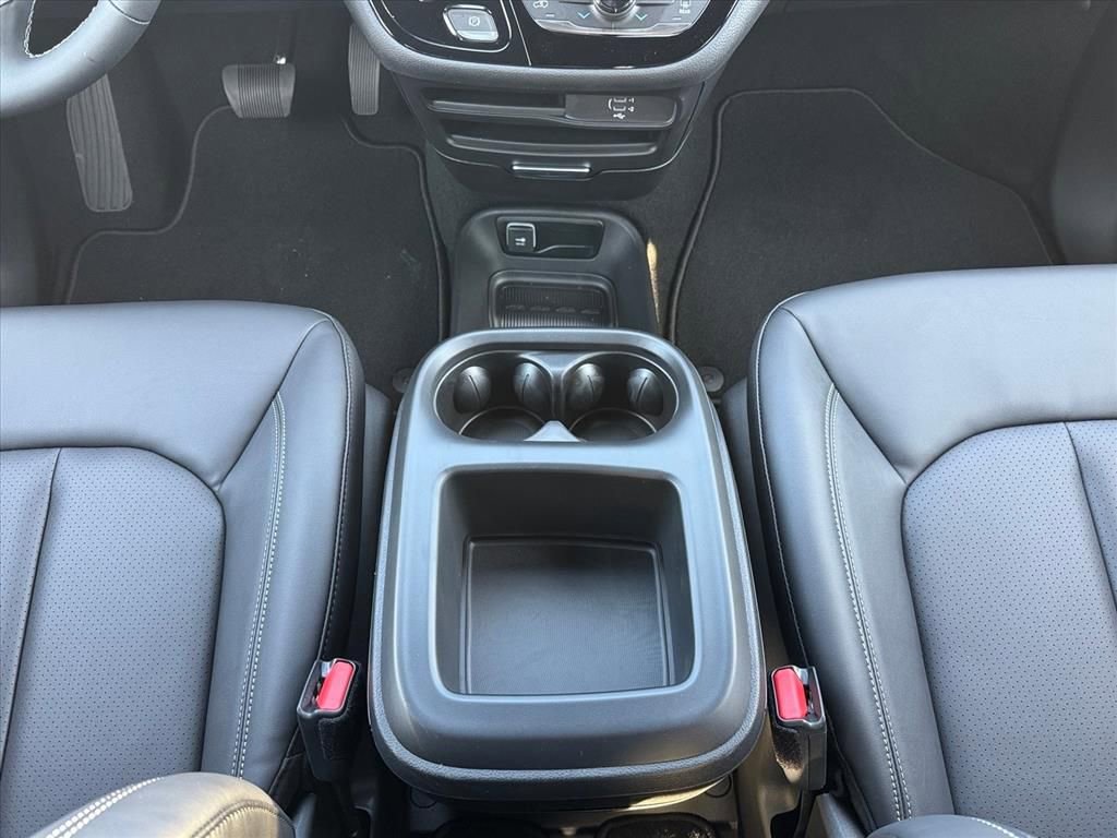 New 2026 Chrysler Pacifica Select AWD/4WD image 16