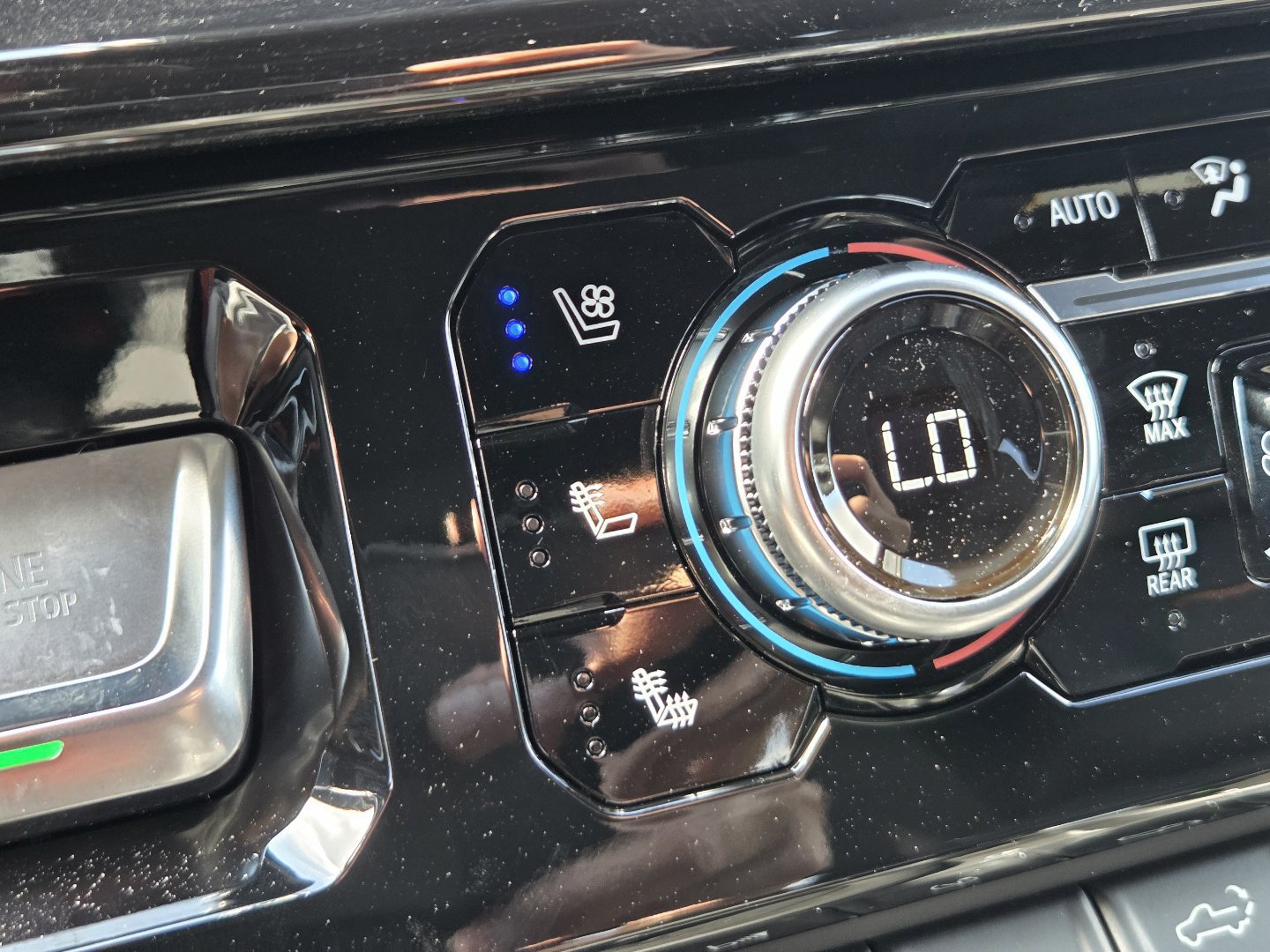 New 2026 GMC Sierra 1500 AT4 w/ AT4 Premium Package AWD/4WD image 36