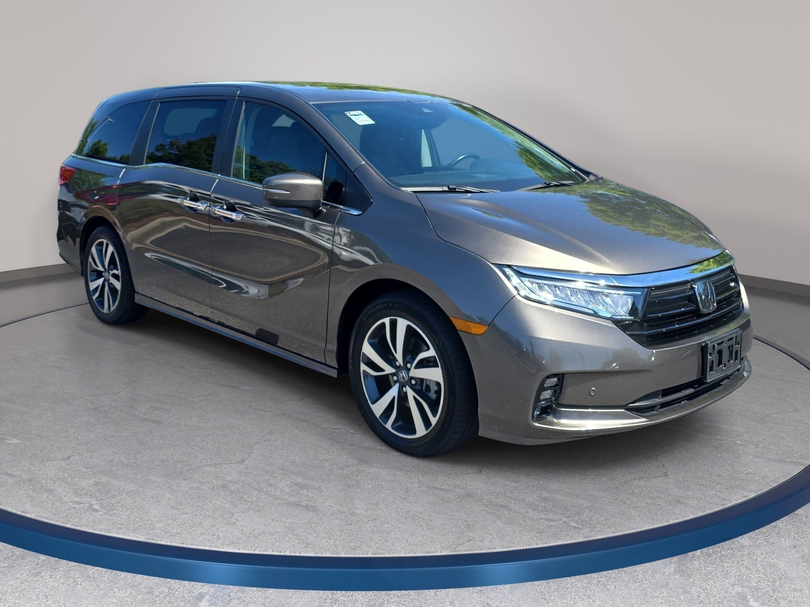 Used 2023 Honda Odyssey Touring image 3