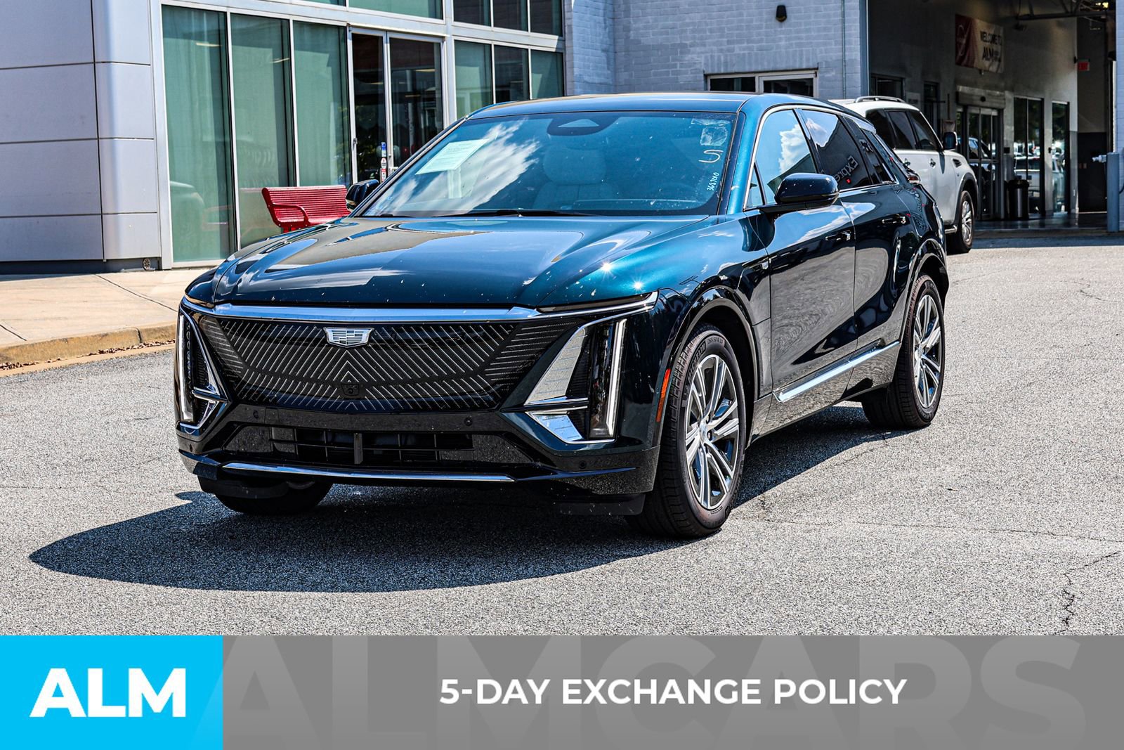 Used 2025 Cadillac Lyriq Luxury image 4