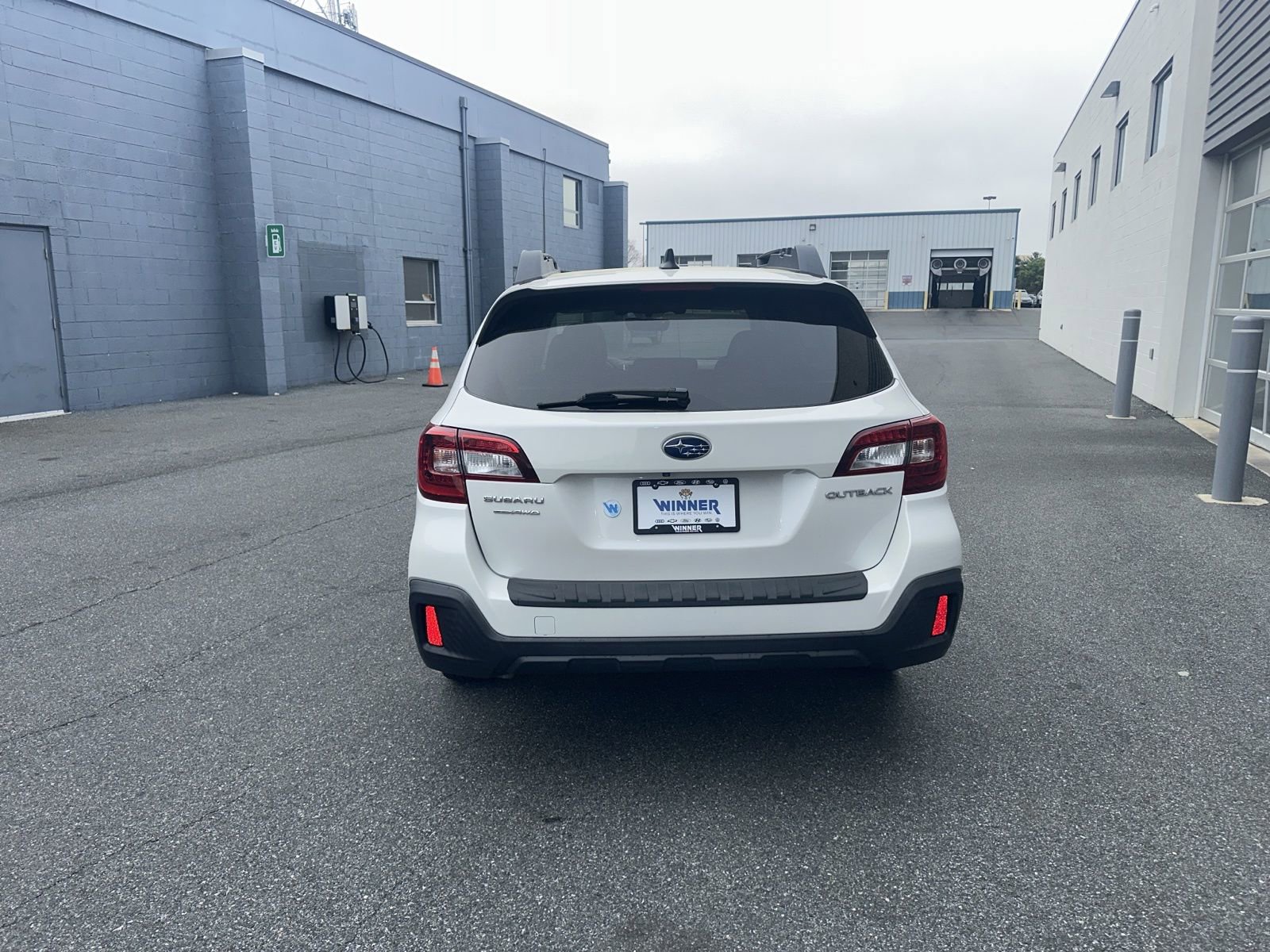 Used 2019 Subaru Outback 2.5i Premium w/ Popular Package #2 AWD/4WD image 4