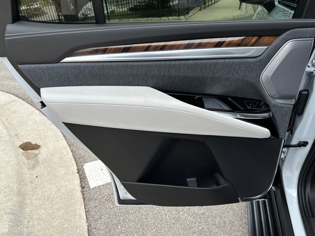 Used 2026 Cadillac Escalade Platinum Sport w/ LPO, Floor Liner Package AWD/4WD image 35