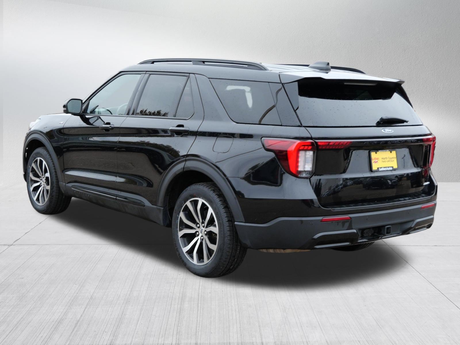 Used 2025 Ford Explorer ST-Line AWD/4WD image 5