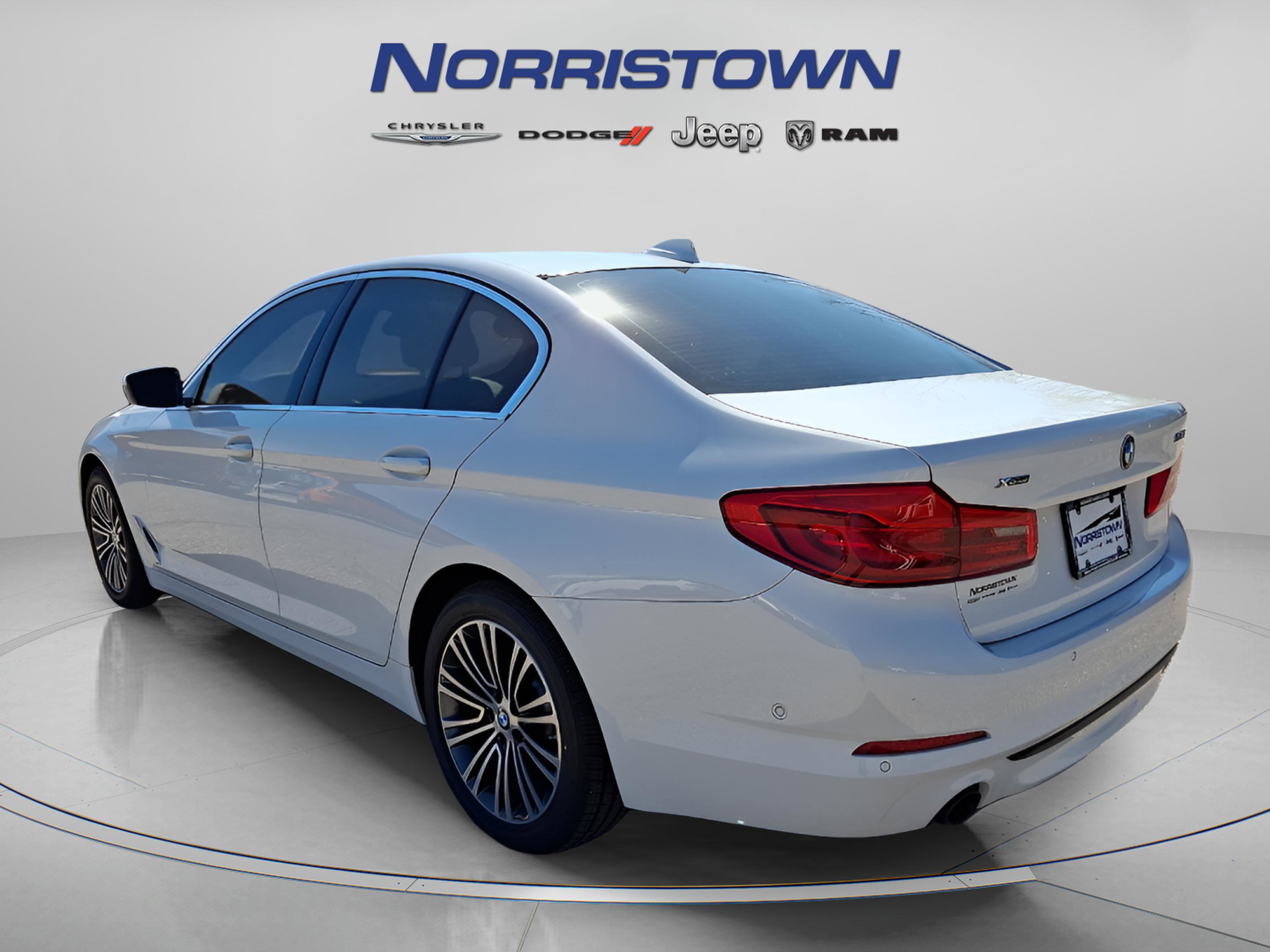 Used 2020 BMW 530i xDrive w/ Premium Package image 4