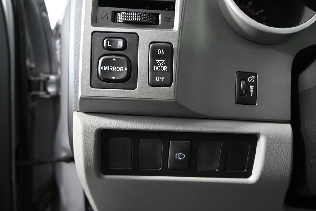 Used 2016 Toyota Sequoia SR5 AWD/4WD image 24