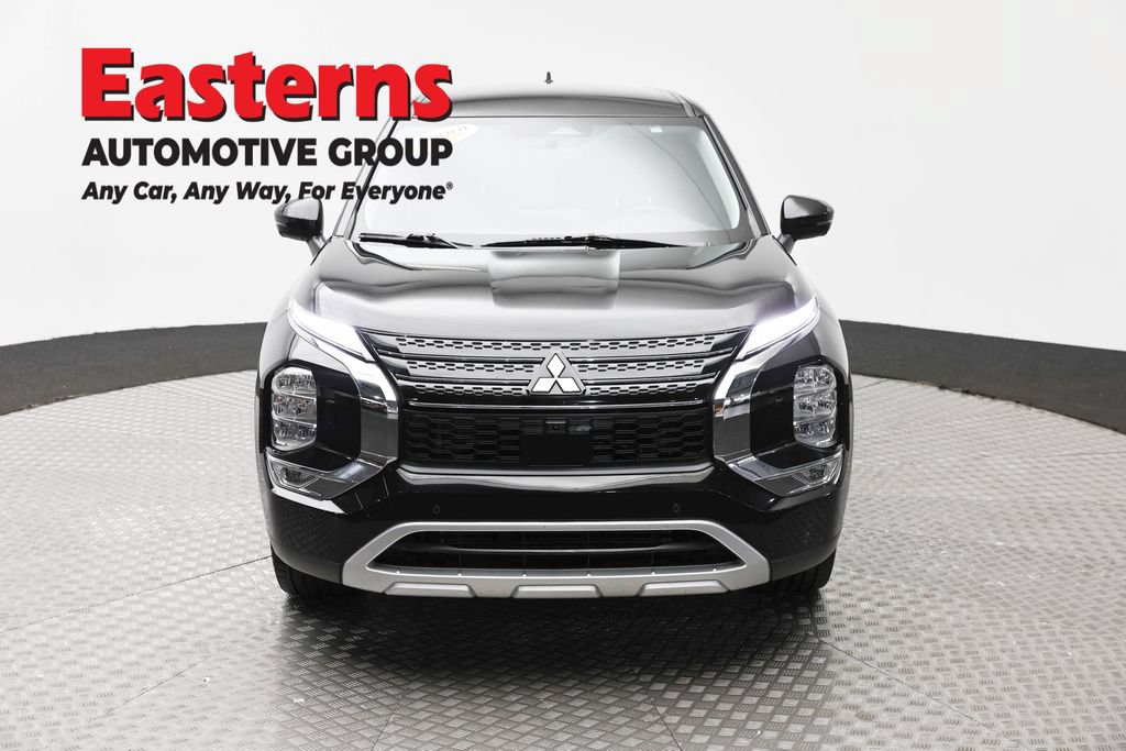 Used 2024 Mitsubishi Outlander SE AWD/4WD image 2