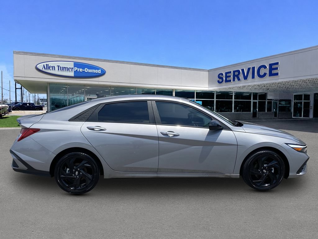 Used 2026 Hyundai Elantra SEL FWD image 8
