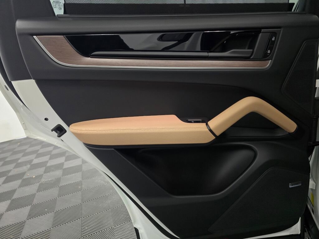 New 2026 Porsche Cayenne image 23