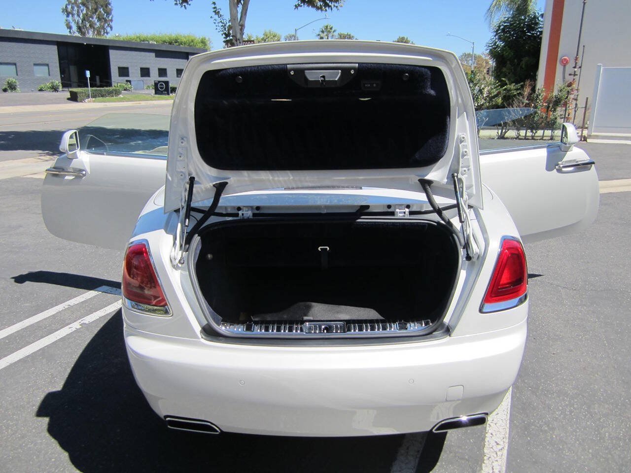 Used 2016 Rolls-Royce Dawn RWD image 10