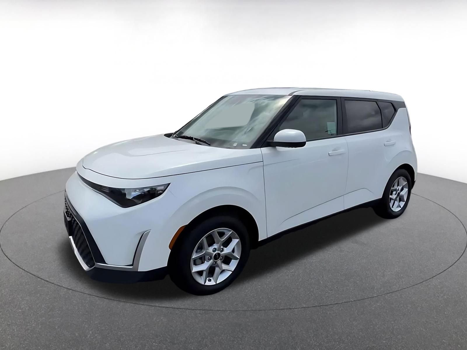 Used 2025 Kia Soul LX w/ LX Technology Package FWD image 8