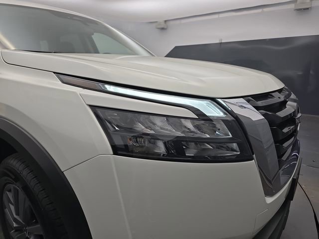 Used 2025 Nissan Pathfinder SV image 13