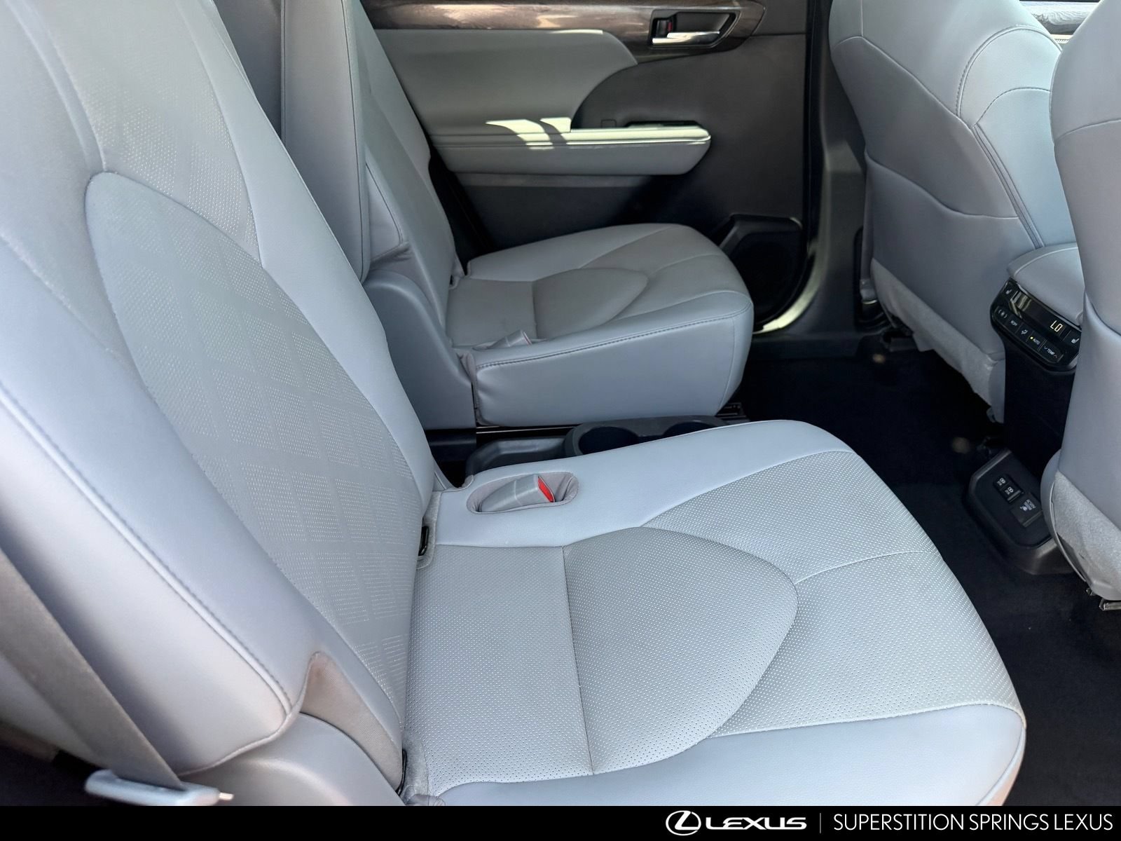 Used 2021 Toyota Highlander Platinum AWD/4WD image 13