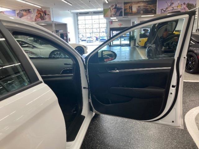 Used 2019 Hyundai Elantra SE w/ Cargo Package FWD image 32
