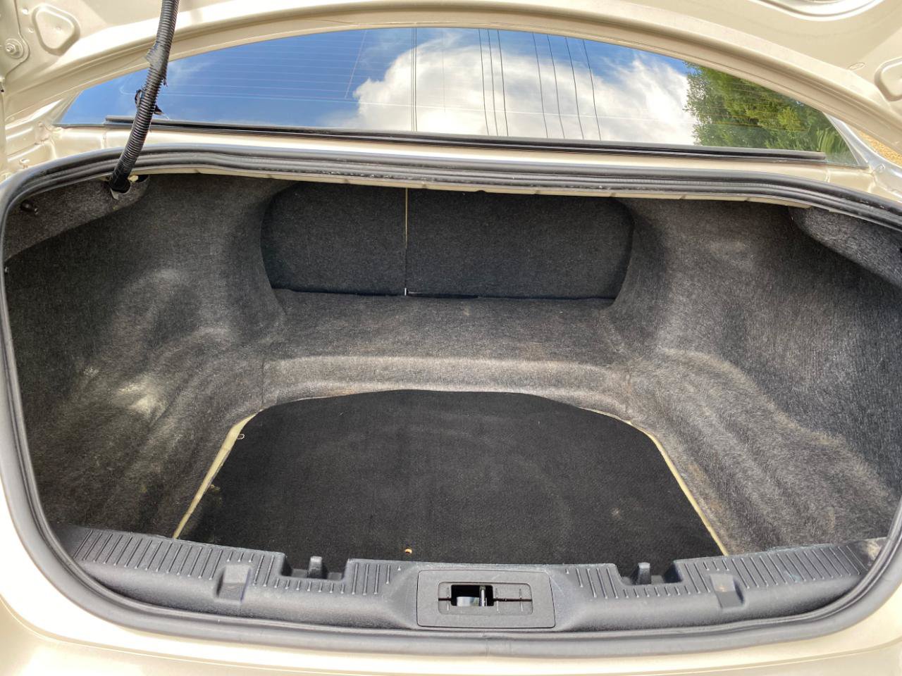 Used 2018 Ford Taurus SE FWD image 9