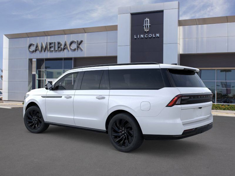 New 2026 Lincoln Navigator L Reserve w/ Jet Appearance Package AWD/4WD image 4
