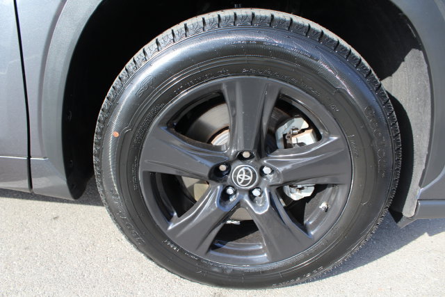 Used 2022 Toyota Highlander LE FWD image 13