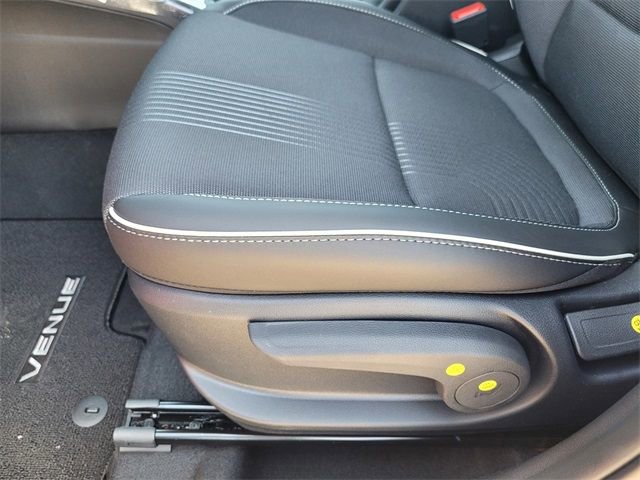 New 2025 Hyundai Venue Limited image 18