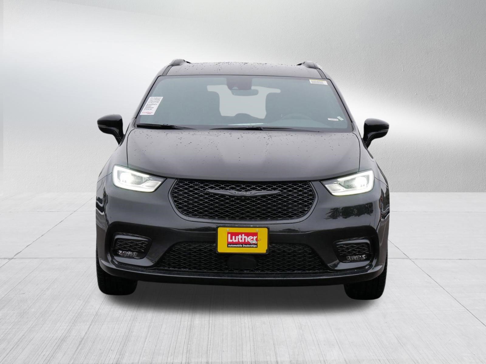 New 2026 Chrysler Pacifica Select AWD/4WD image 2