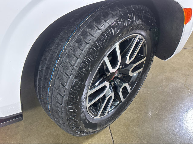 Used 2024 GMC Yukon AT4 image 14