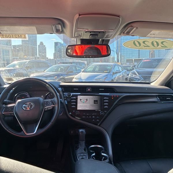 Used 2020 Toyota Camry XLE image 16